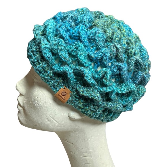 Kids Winter Beanie Hat Blue Green Crocodile Dragon Scale Handcrafted Crochet - Picture 1 of 16